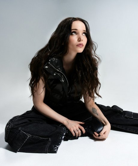 Dove Cameron nude onlyfans