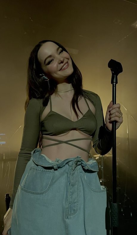 Dove Cameron xxx onlyfans