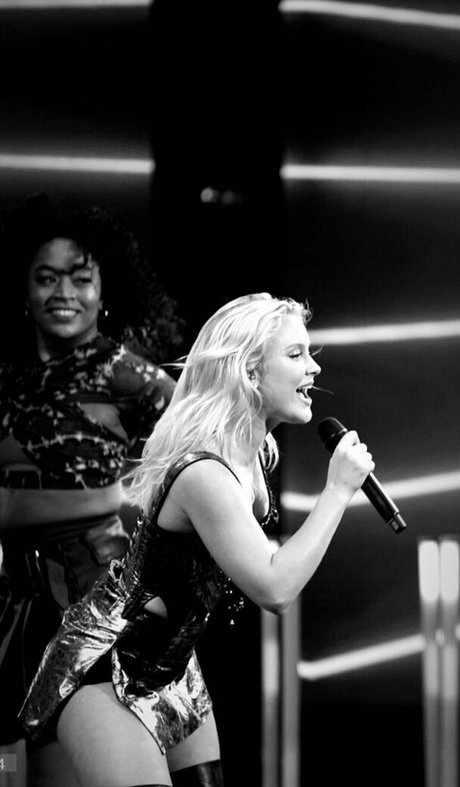 Zara Larsson onlyfans striptease