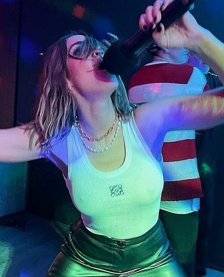 Frankie Bridge onlyfans strip