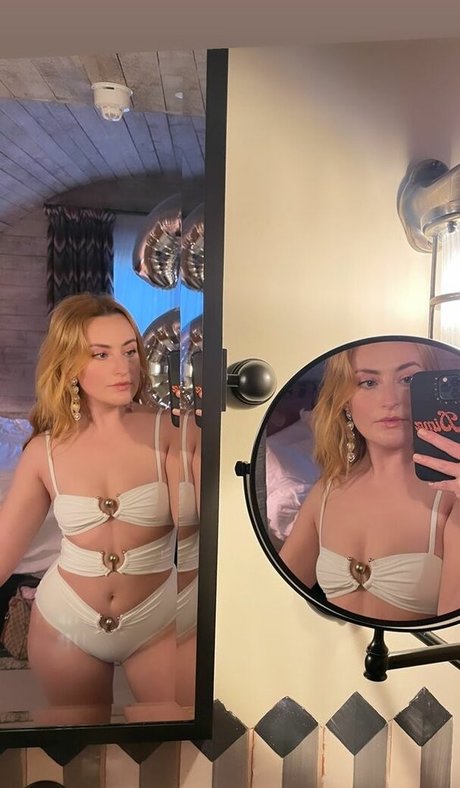 Amelia Dimoldenberg onlyfans leams