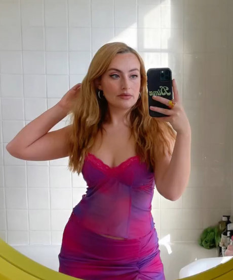 Amelia Dimoldenberg onlyfans.