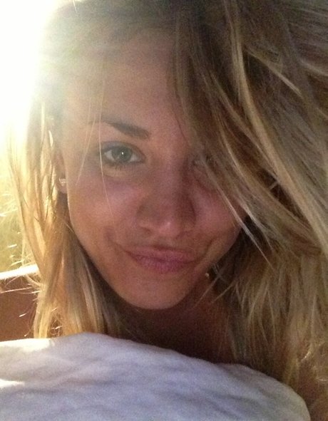 Kaley Cuoco onlyfans lesk