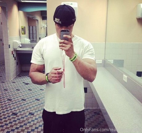 realbrandon818 naked onlyfans leak