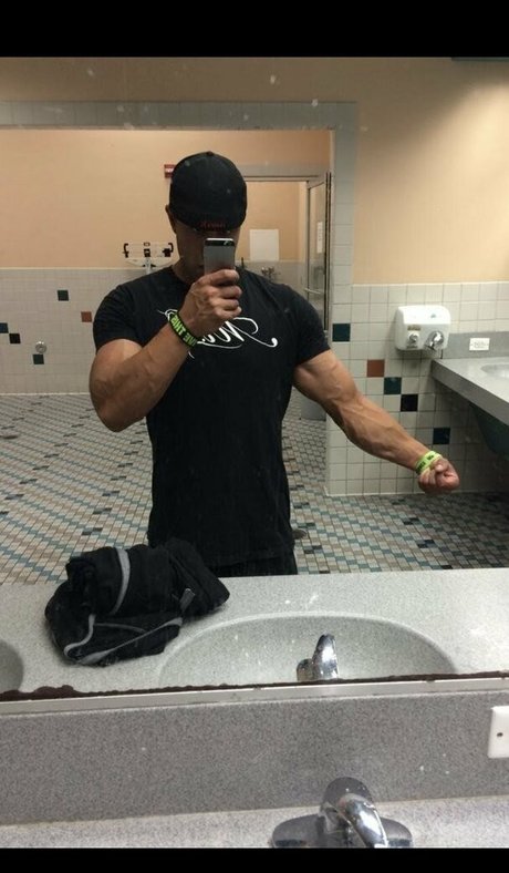 realbrandon818 nude on onlyfans