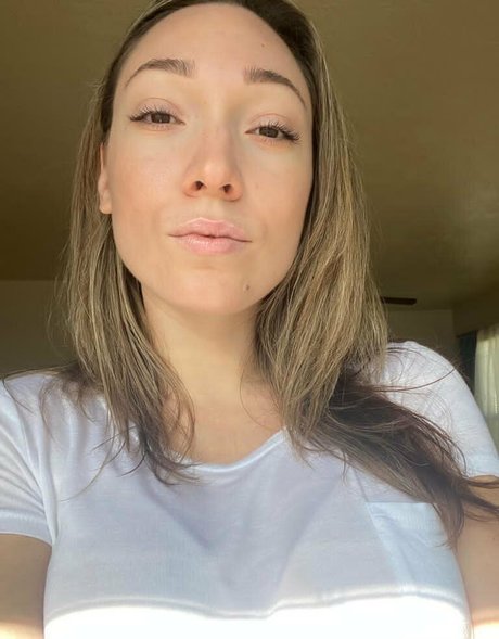 lilylabeau onlyfans nude tits