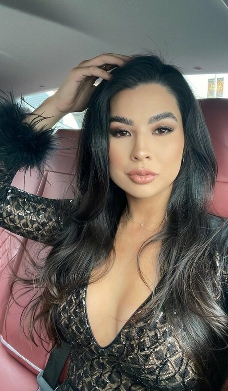 CarolineKwan onlyfans pictures