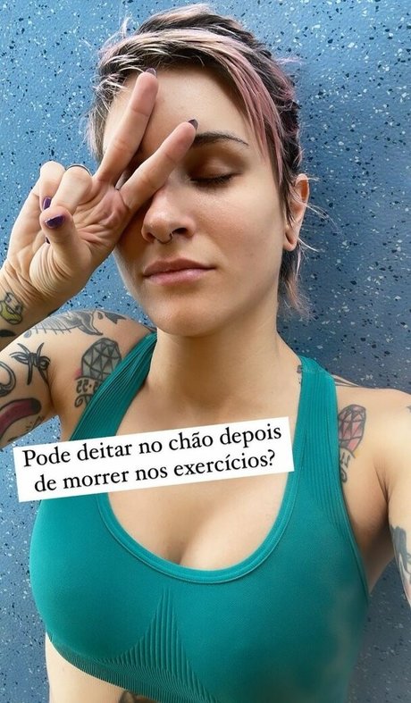 Mariana Ayres onlyfans lesk