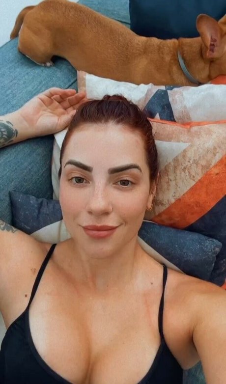 Karol Queiroz onlyfans model images