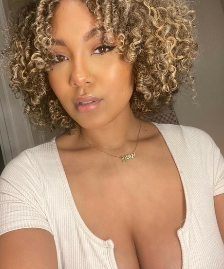 Parker McKenna Posey naked leaked onlyfans