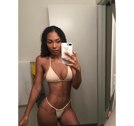 Parker McKenna Posey onlyfans model photo