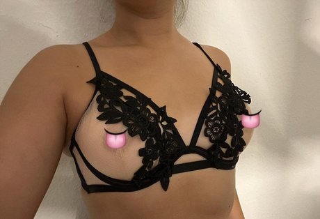 kleine nymphe leaked onlyfans pictures