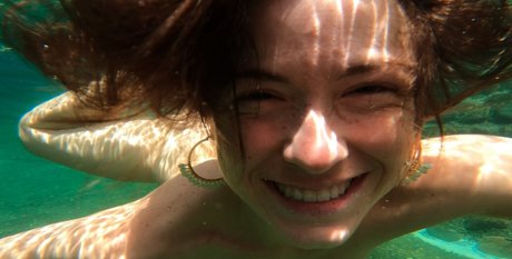 Naomi Wildman naked onlyfans