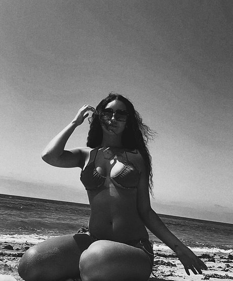 Melanie Iglesias naked onlyfans leak