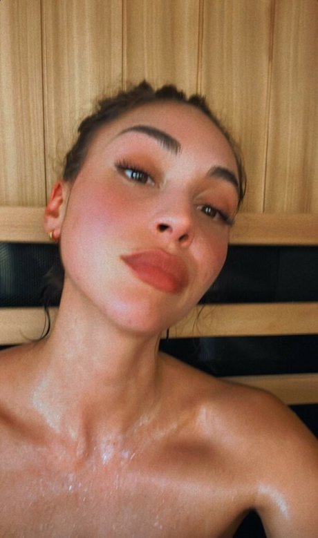 Lindsey Morgan onlyfans model photo