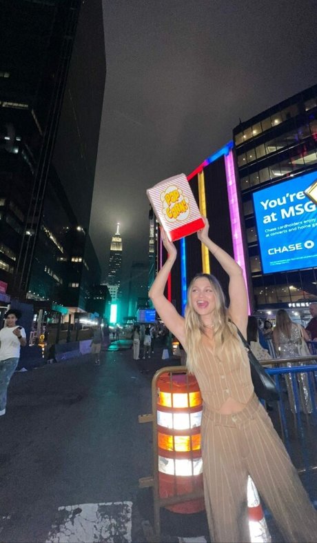 Olivia Holt onlyfans x