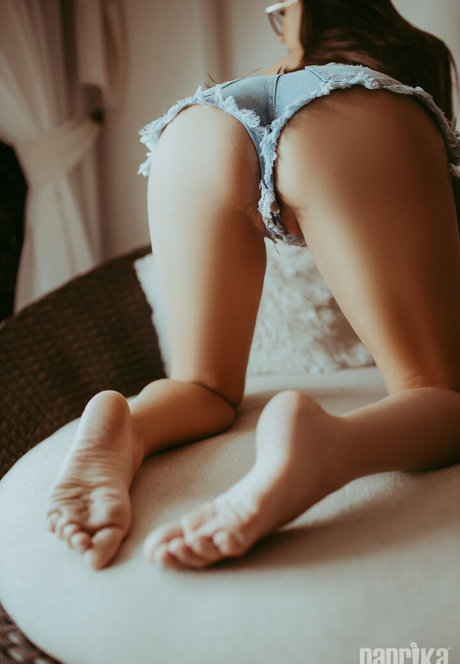 Alyne Lary onlyfans page