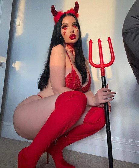 Elizabeth Georgina naked onlyfans pics