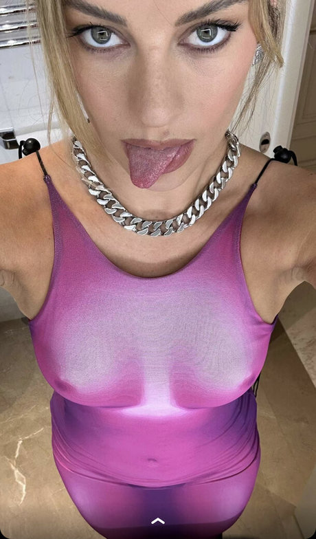 Hannah Stocking onlyfans nude leaked