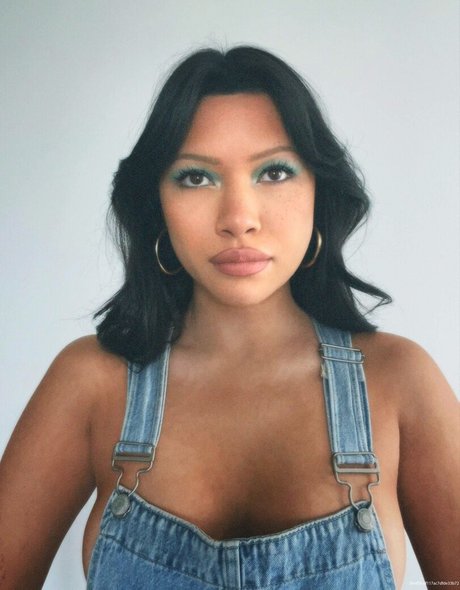 Julia Kelly onlyfans public photos