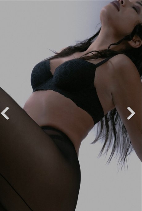 Julia Kelly onlyfans strip tease