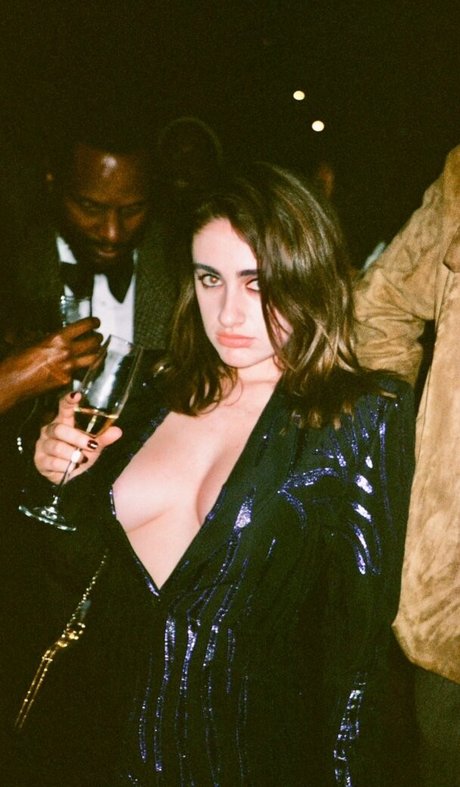 Rachel Anne Sennott onlyfans boobs