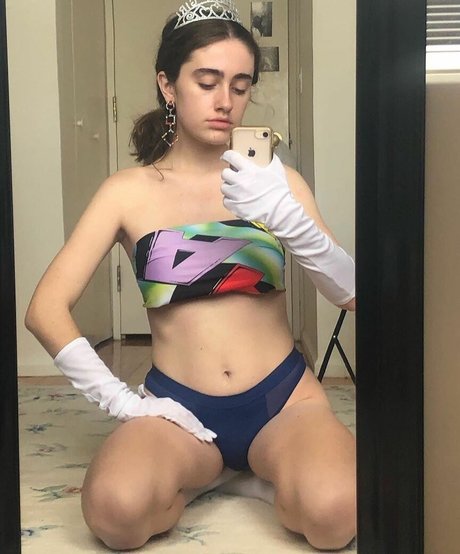 Rachel Anne Sennott only fans nude