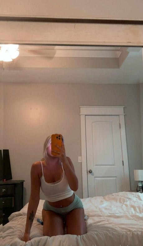 carolinecolston onlyfans nude pictures