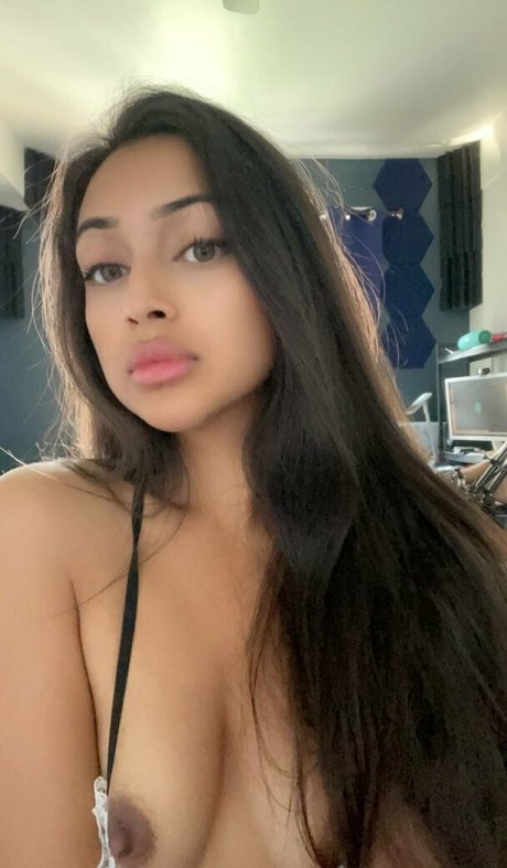 Roxannesimz onlyfans desnuda