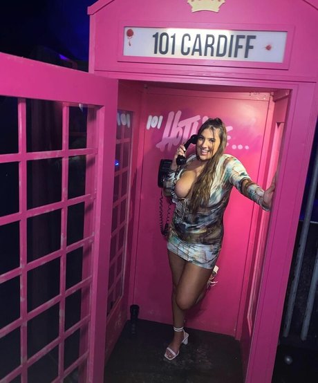 The Blue Dress Girl onlyfans pics