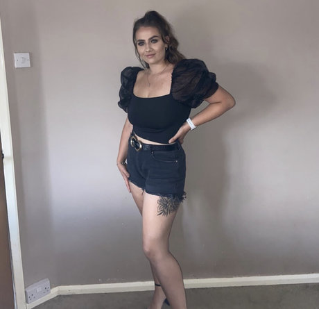 chelsea leigh onlyfans striptease