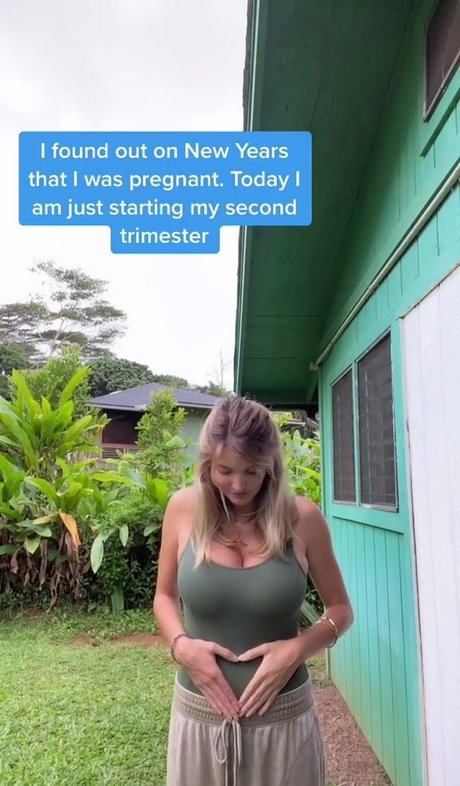 Isabella Abell tits onlyfans