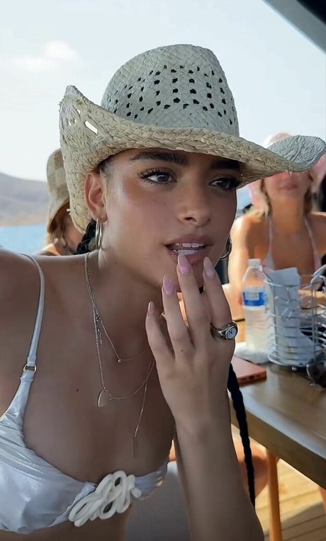 Dixie D Amelio onlyfans naked leaked