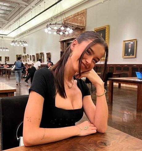 Lea Elui nude onlyfans