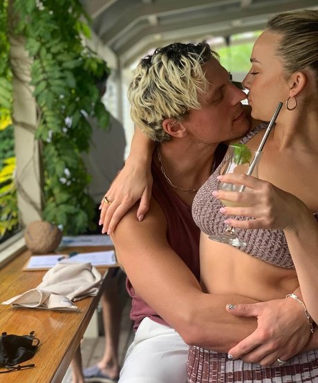 Abbie Chatfield tits onlyfans