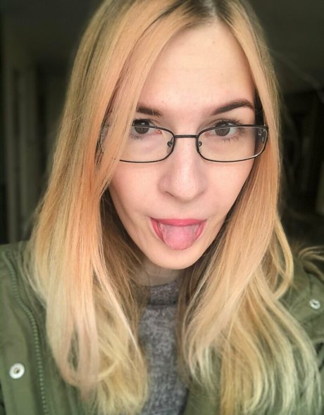 ts avy white onlyfans post