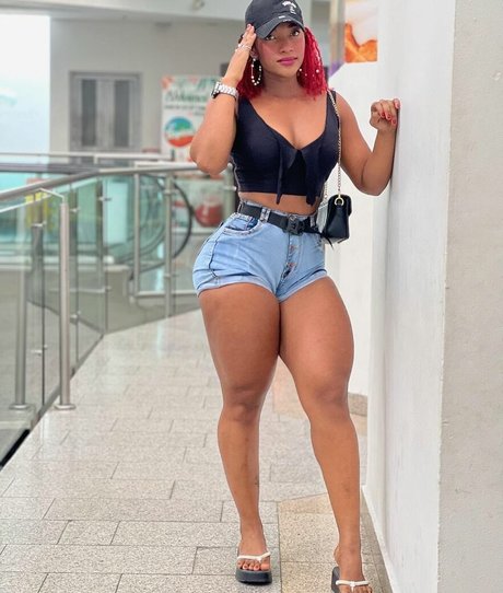 maryoficial fit onlyfans boobs