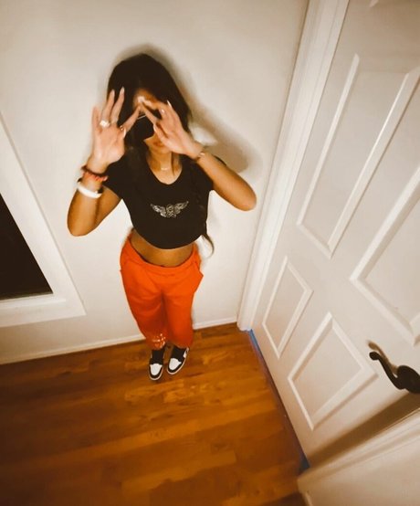 Lyla Troglin naked onlyfans