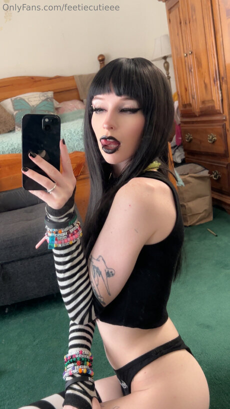 feetiecutieee onlyfans photo