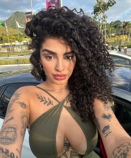 biancaoficial onlyfans strip tease