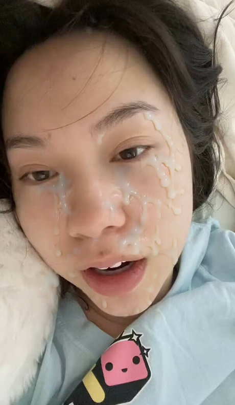 QuarterJade onlyfans strip tease