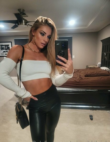 Nikki Leigh onlyfans sextape leak