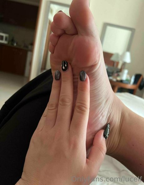 Lucelf___ onlyfans leak