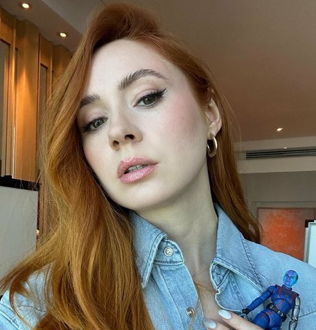 Karen Gillan naked onlyfans leaks