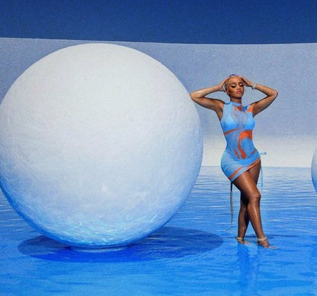 Saweetie Profile pic