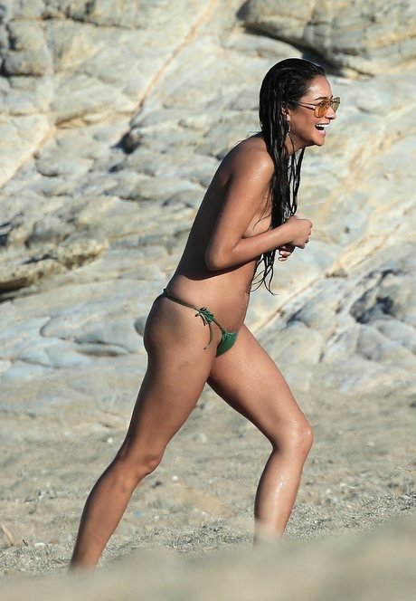 Shay Mitchell Profile pic