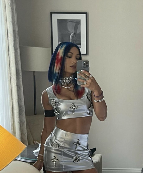 Sasha Banks fans only