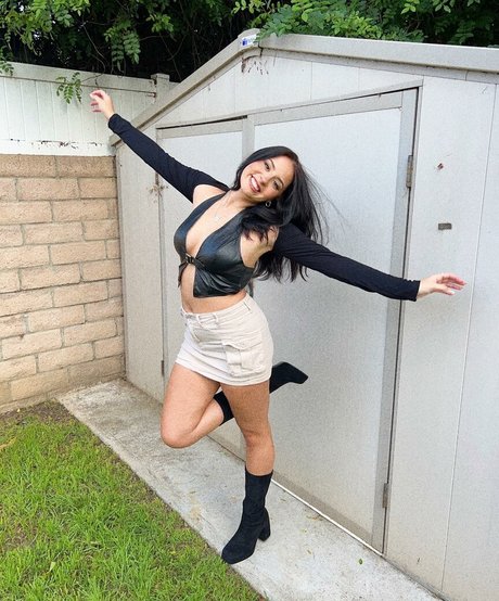 Stef Solari is on onlyfans