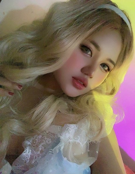 Charlotte LinLin naked onlyfans leaks