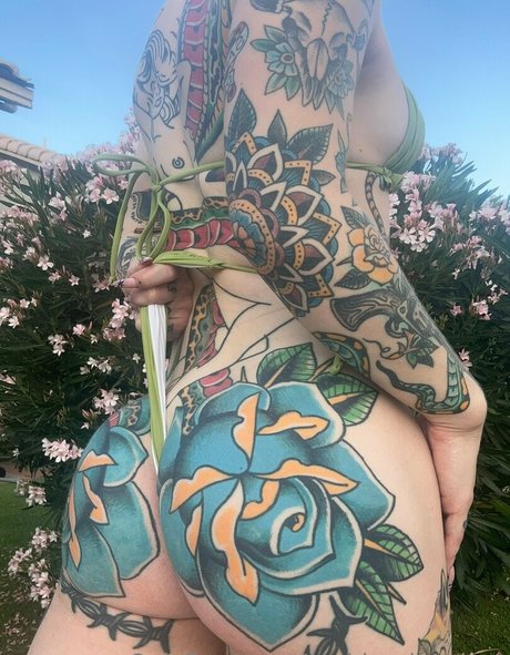 goddessloveless onlyfans pics